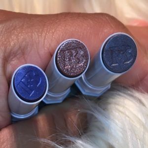 FENTY BEAUTY 💋
Frosted Metal Lipstick 3-PC Set